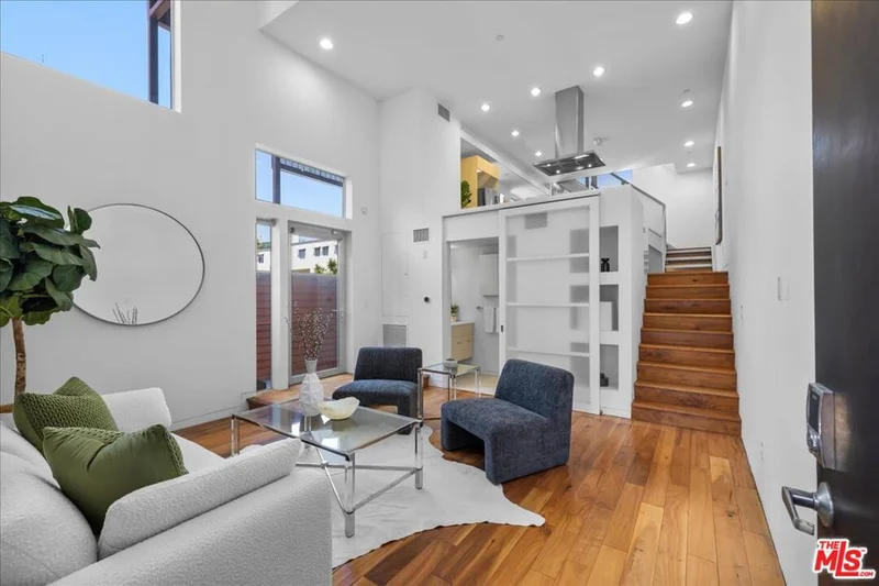1140 N Formosa Avenue 1, West Hollywood, CA 90046