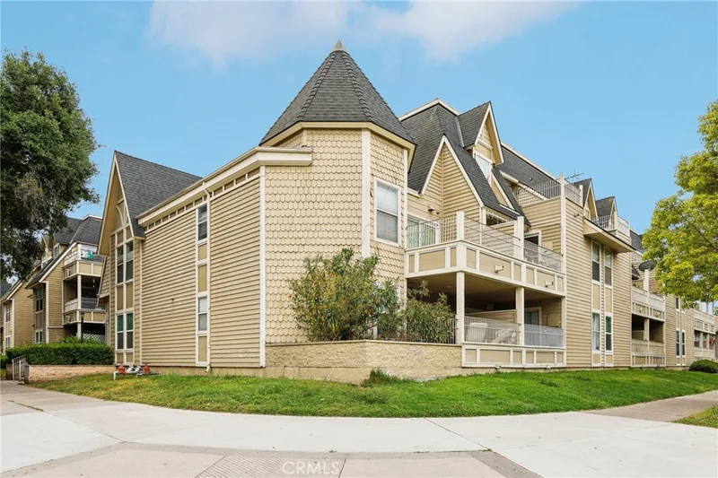 300 E Chestnut Avenue 303, Santa Ana, CA 92701