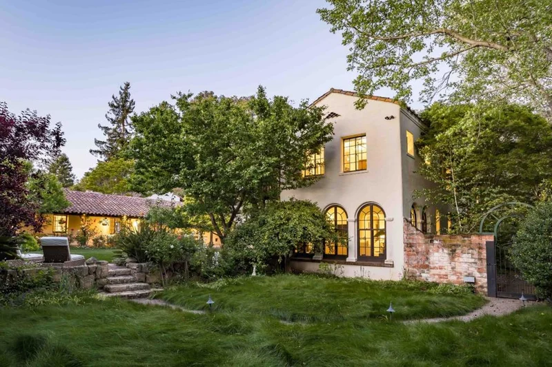 420 Maple Street, Palo Alto, CA 94301