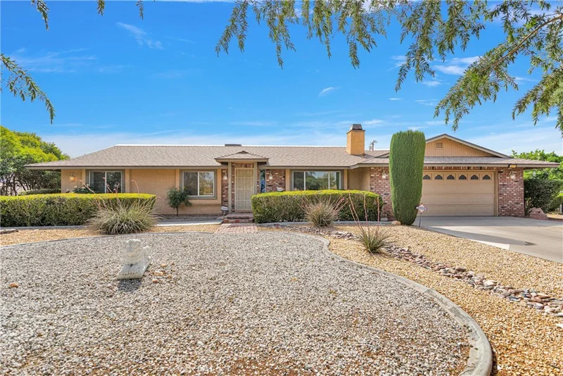 11350 Pagosi Road, Apple Valley, CA 92308