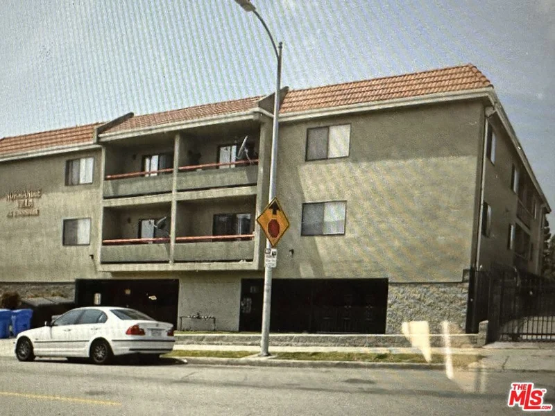 955 S Normandie Avenue 206 photo 2