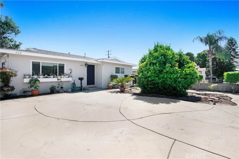 628 W Arrow Highway, Covina, CA 91722