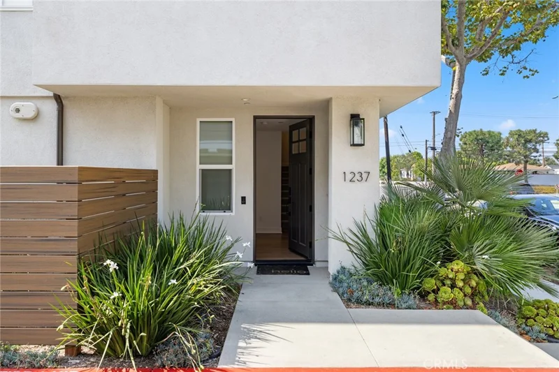1237 Winslow, Newport Beach, CA 92660