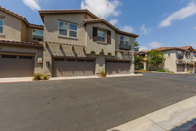 227 Calle Del Sol, Vista, CA 92083