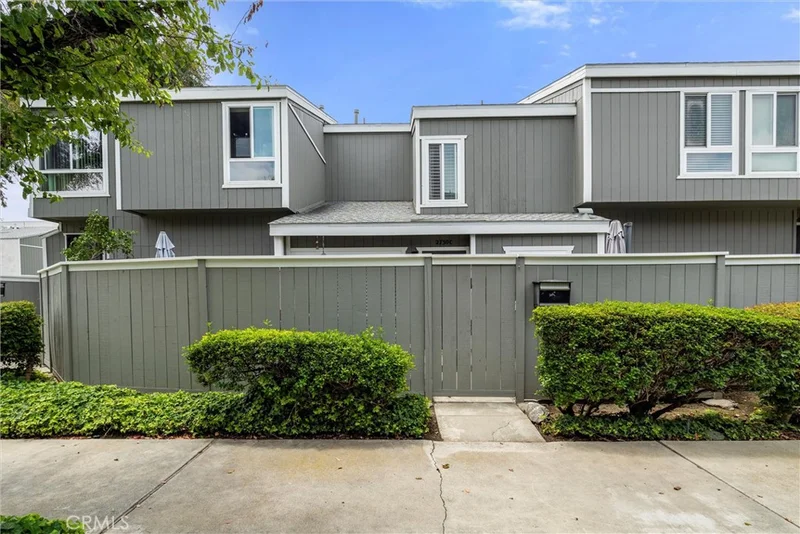2730 W Segerstrom Avenue C, Santa Ana, CA 92704