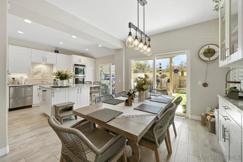 4581 Da Vinci St, San Diego, CA 92130
