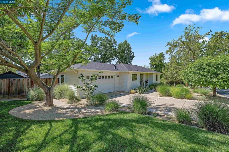 301 Sunset Rd, Pleasant Hill, CA 94523