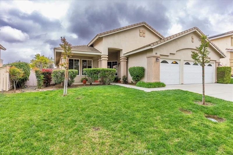19 Corte Lateuza, Lake Elsinore, CA 92532