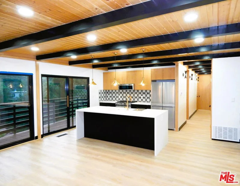 8750 Skyline Drive, Los Angeles, CA 90046