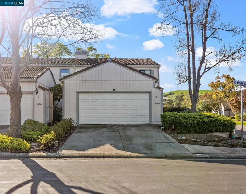 1 Plateau Ct, Hercules, CA 94547