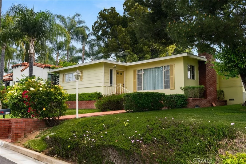 1011 La Hermosa Drive, Redlands, CA 92373