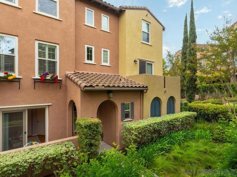 2581 Escala Cir, San Diego, CA 92108