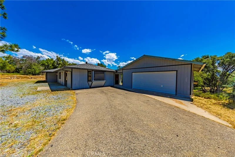 42241 High Point Court, Ahwahnee, CA 93601