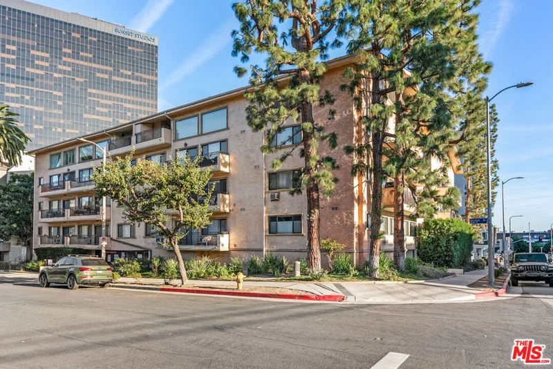 1154 S Barrington Avenue 107, Los Angeles, CA 90049
