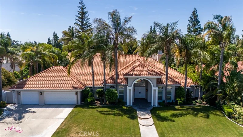 9013 Saint Cloud Lane, Bakersfield, CA 93311