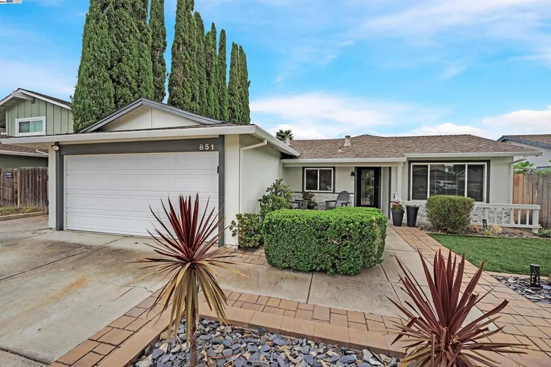 851 Geraldine St, Livermore, CA 94550