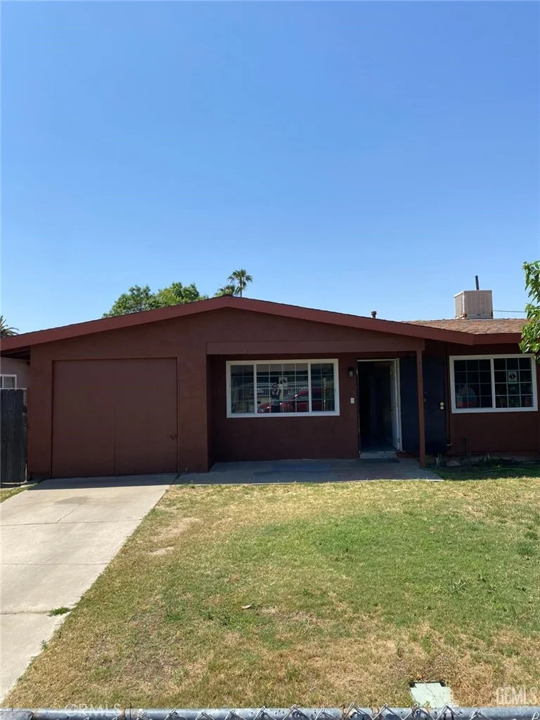 8805 Jeffry Avenue, Lamont, CA 93241