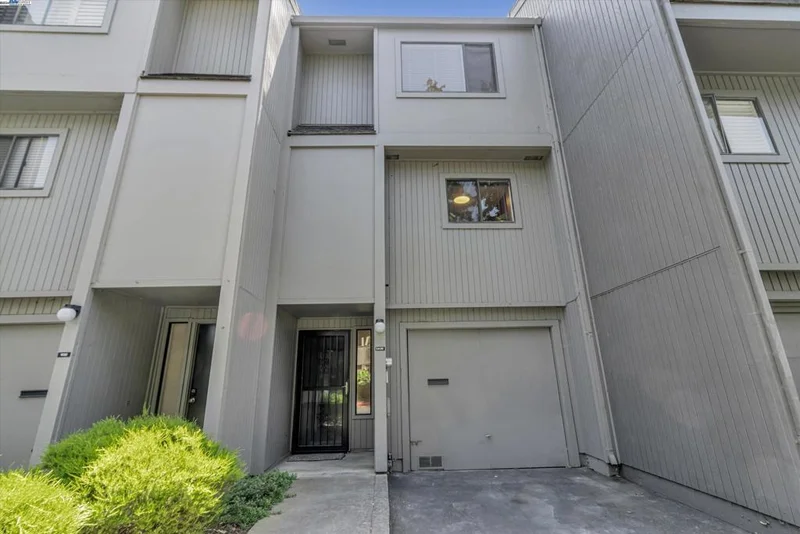 1032 Incline Ct, Hayward, CA 94541