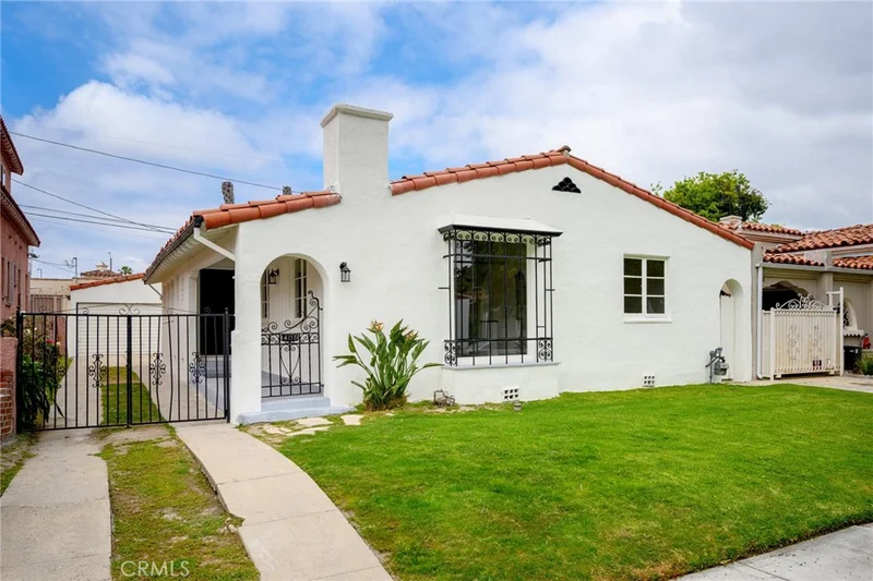 4115 S Bronson Avenue, Los Angeles, CA 90008