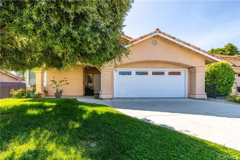 909 Torrey Pines Drive, Paso Robles, CA 93446