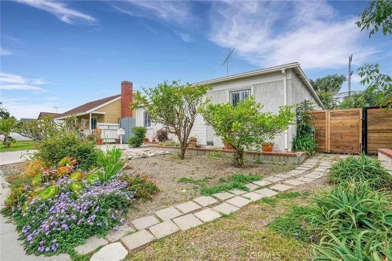 4251 Gundry Avenue, Long Beach, CA 90807