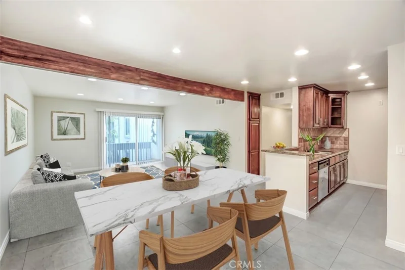 18620 Hatteras Street 211, Tarzana, CA 91356