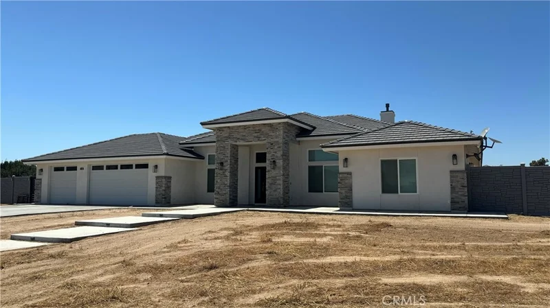 8684 Coyote Trail, Oak Hills, CA 92344