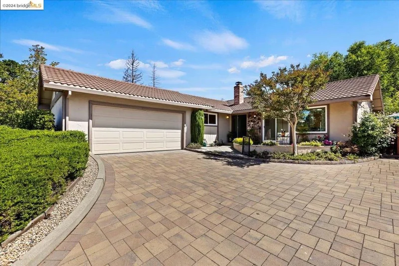1866 Las Ramblas Dr, Concord, CA 94521