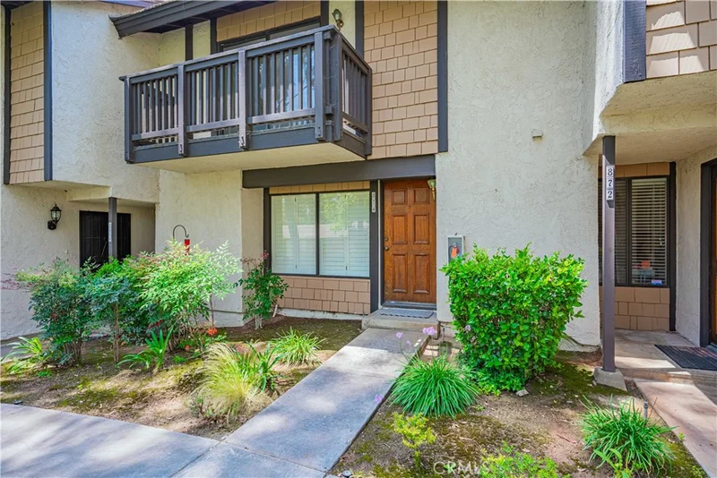 874 Via Mesa Verde, Riverside, CA 92507