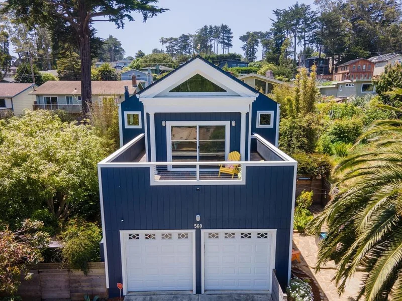 560 4th Street, Montara, CA 94037