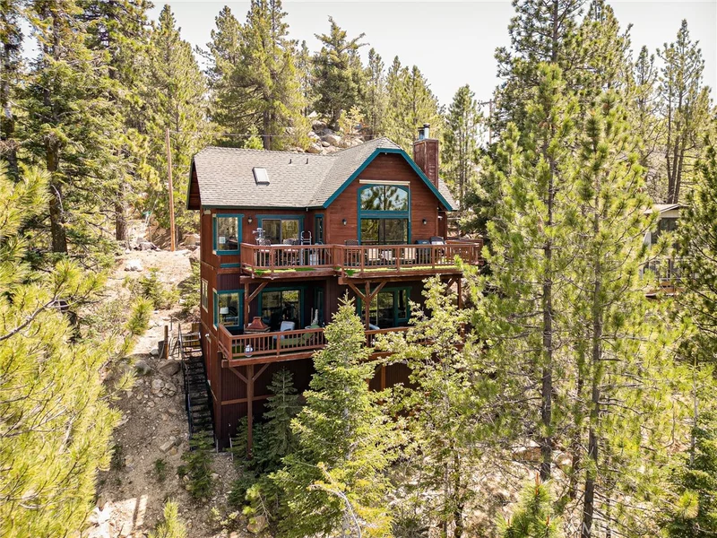 2550 Valkyrie Drive, Running Springs, CA 92382