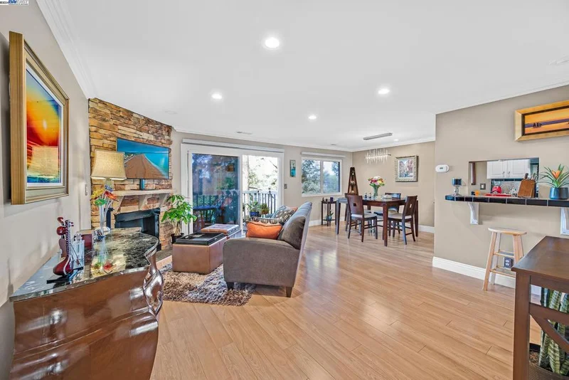 2296 D St, Hayward, CA 94541