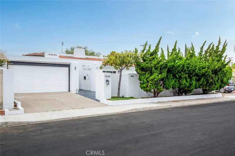 10081 La Quinta Circle, Fountain Valley, CA 92708