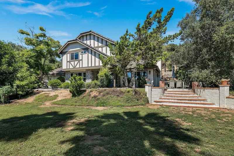 2759 Secret Lake Ln, Fallbrook, CA 92028