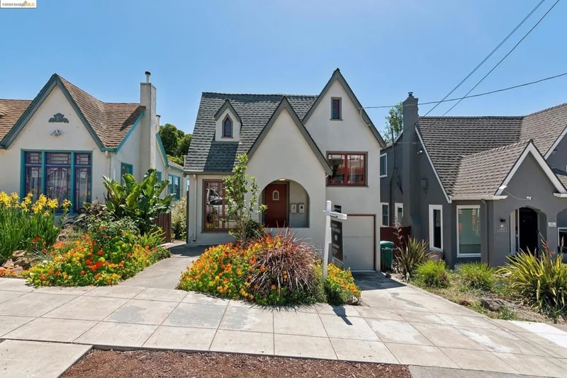 4601 Fairbairn Ave, Oakland, CA 94619