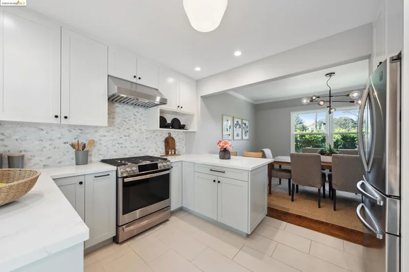 1039 Brookwood Rd, Oakland, CA 94610