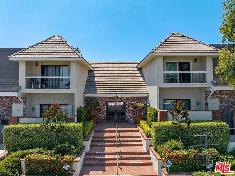 10201 Mason Avenue 4, Chatsworth, CA 91311