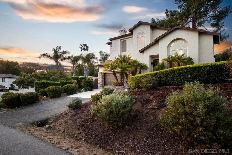 10028 Sierra Madre Rd, Spring Valley, CA 91977