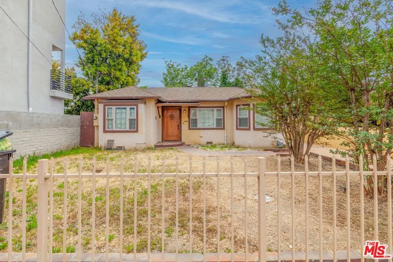 11302 Collins Street, North Hollywood, CA 91601