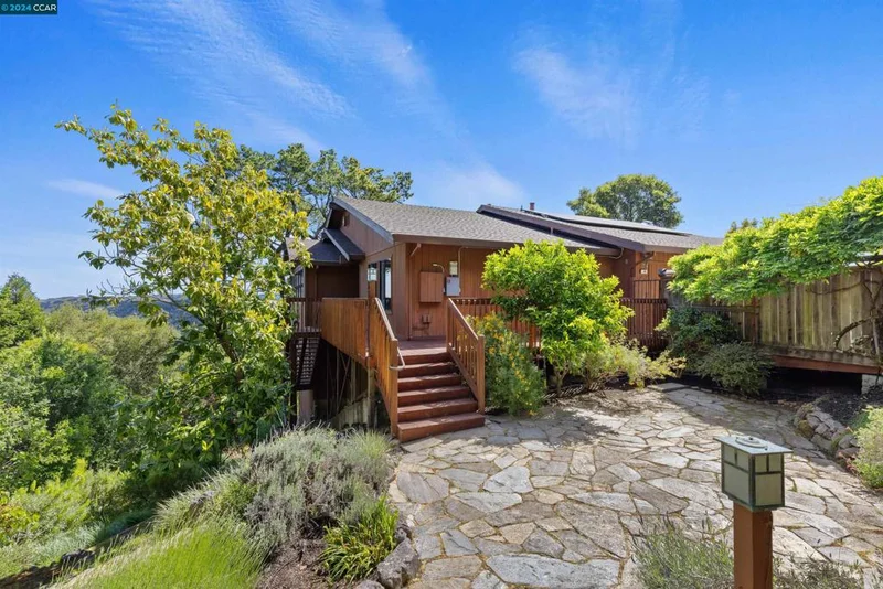 19 Las Piedras, Orinda, CA 94563