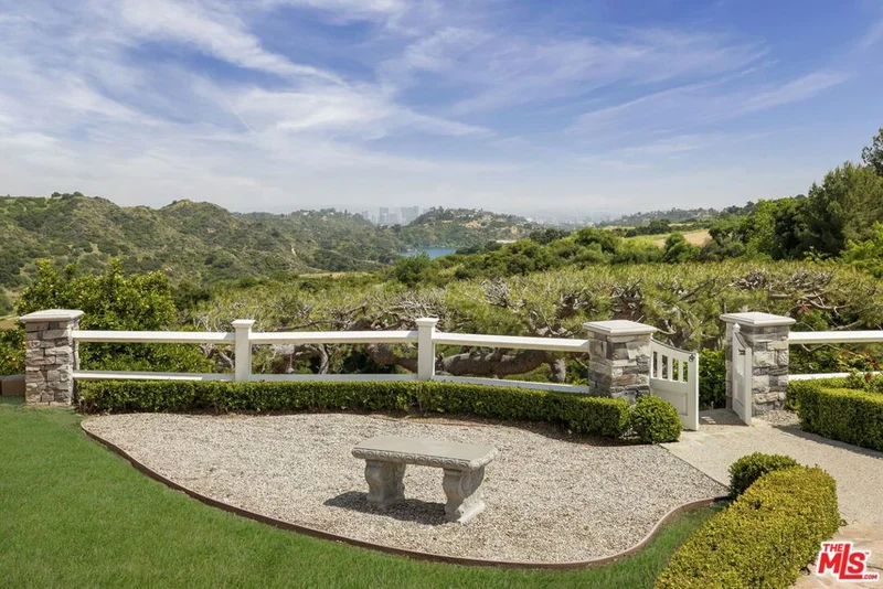 2574 Roscomare Road, Los Angeles, CA 90077
