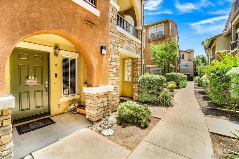 8806 Appleblossom Ct 5, Santee, CA 92071