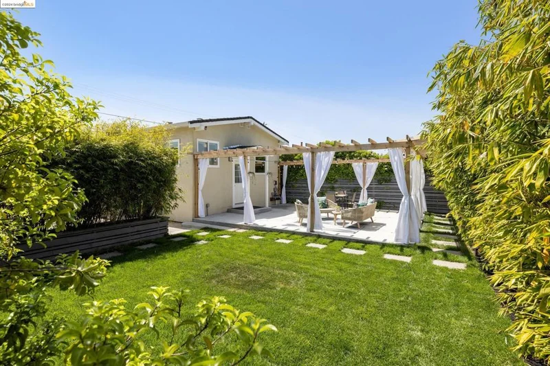 628 Stege Ave, Richmond, CA 94804