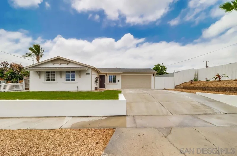 8880 Ellenwood Cir, Spring Valley, CA 91977