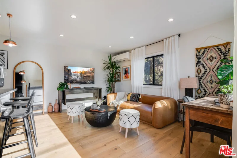 Photo 2 of 17 Sunset Avenue 4