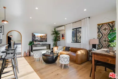 17 Sunset Avenue 4 photo 2