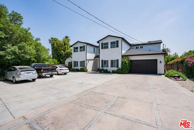 8556 Newcastle Avenue, Northridge, CA 91325