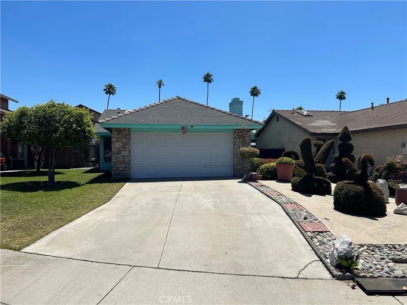 7817 Pinyon Avenue, Fontana, CA 92336