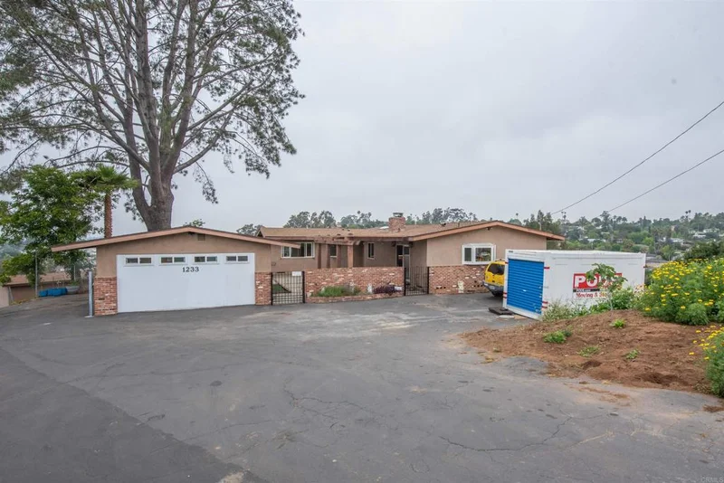 1233 Cypress Drive, Vista, CA 92084