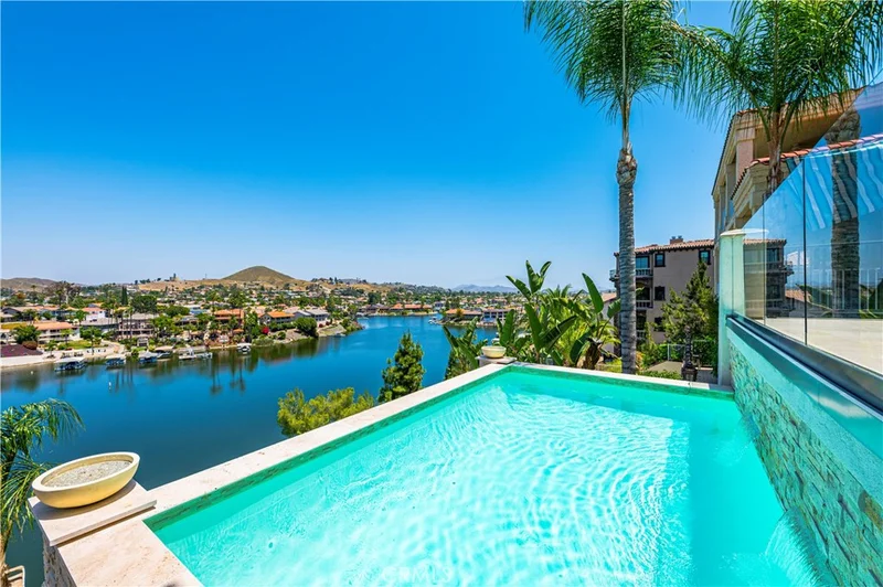 22590 S Canyon Lake Drive, Canyon Lake, CA 92587